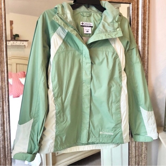 Columbia Jackets & Blazers - Columbia || Light Green Zip-up Hooded Jacket 🏞